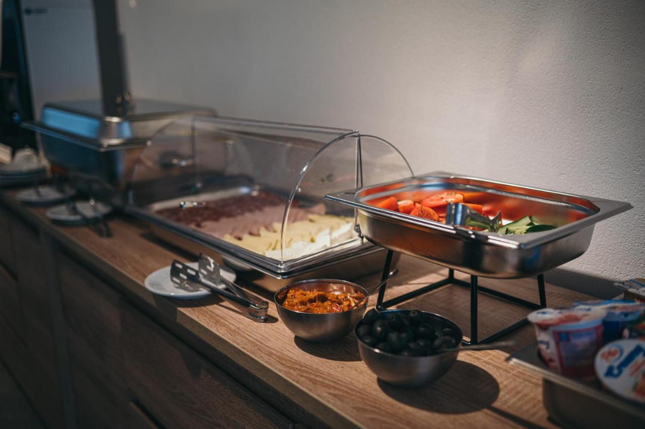 Nest Guesthouse Drobeta Turnu Severin Luaran gambar